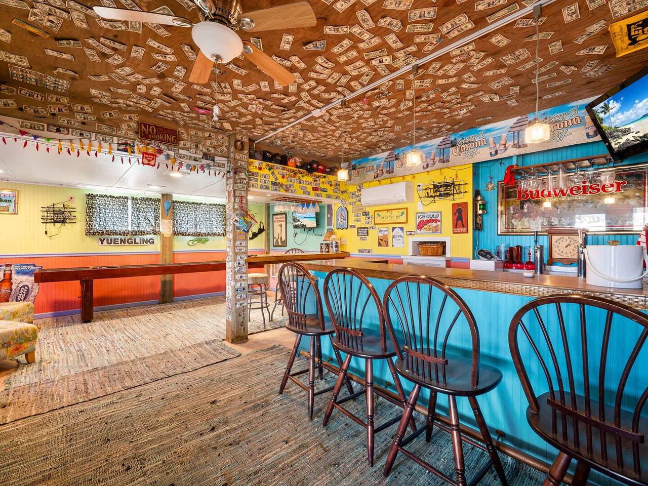 Salty Moon - C9672 game room