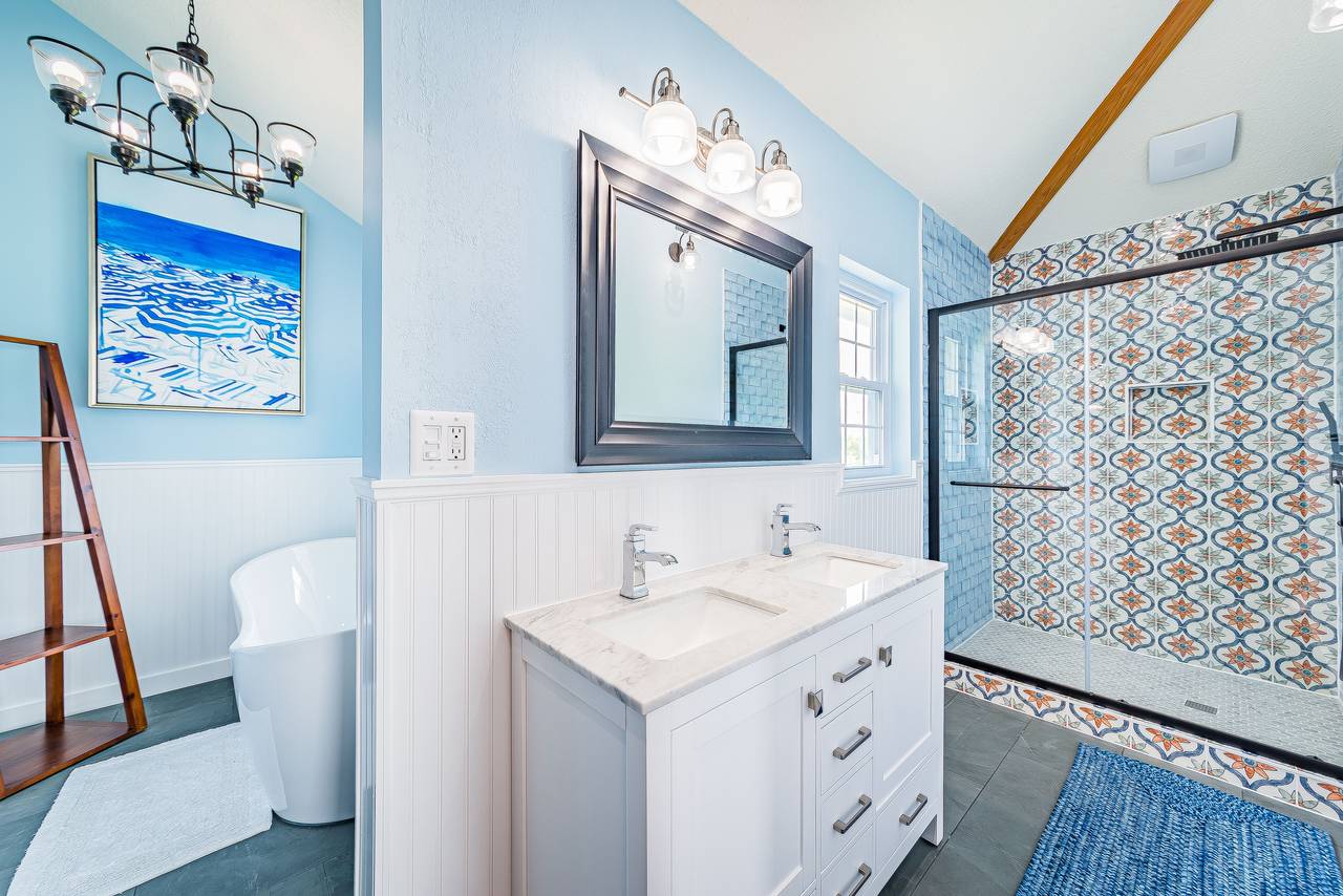 amazing OBX vacation rental bathroom