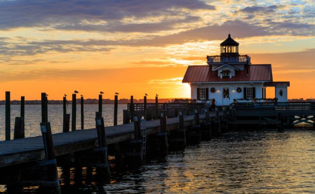 Marshes lighthouse downtown manteo